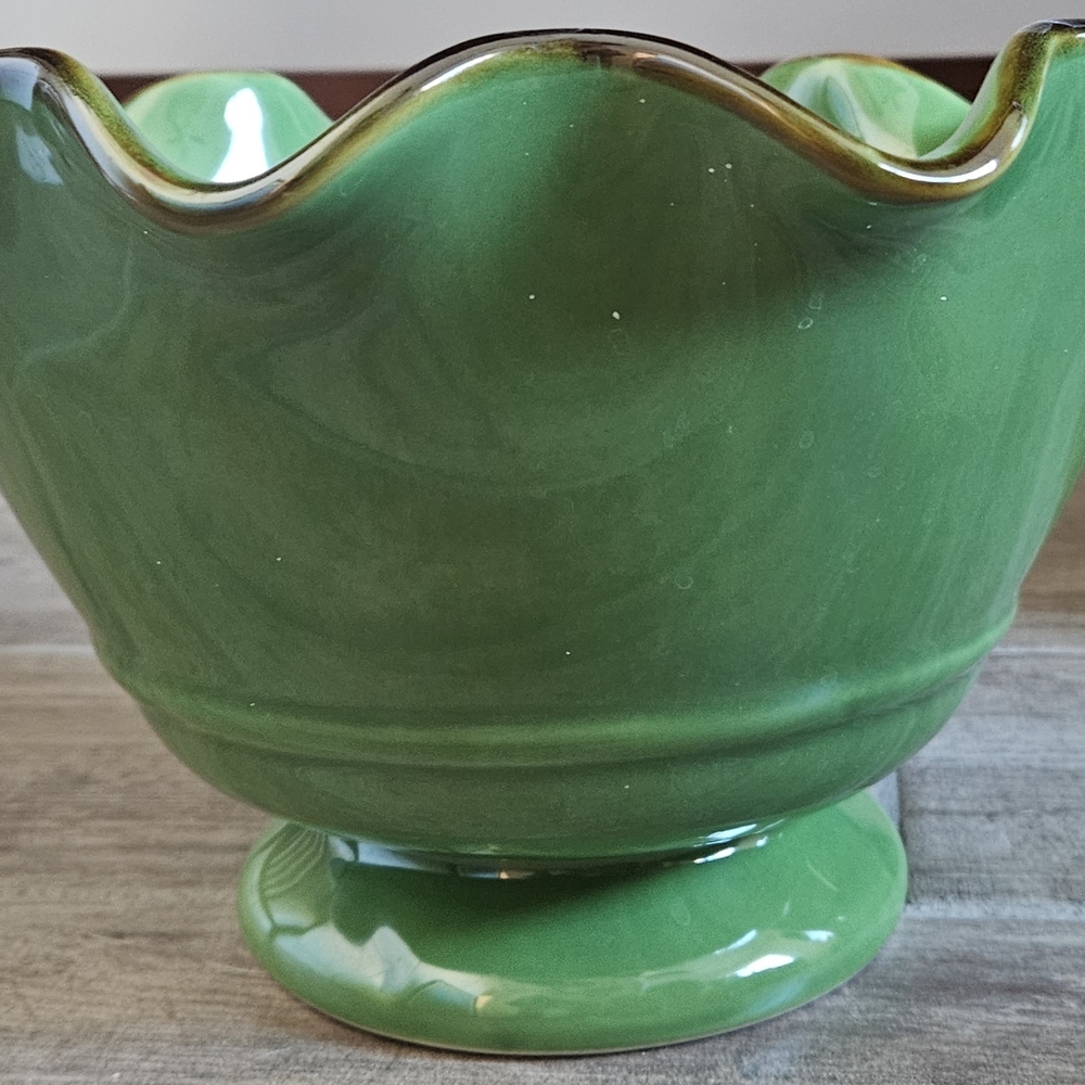 Crate And Barrel Scalloped Large Fruit Bowl